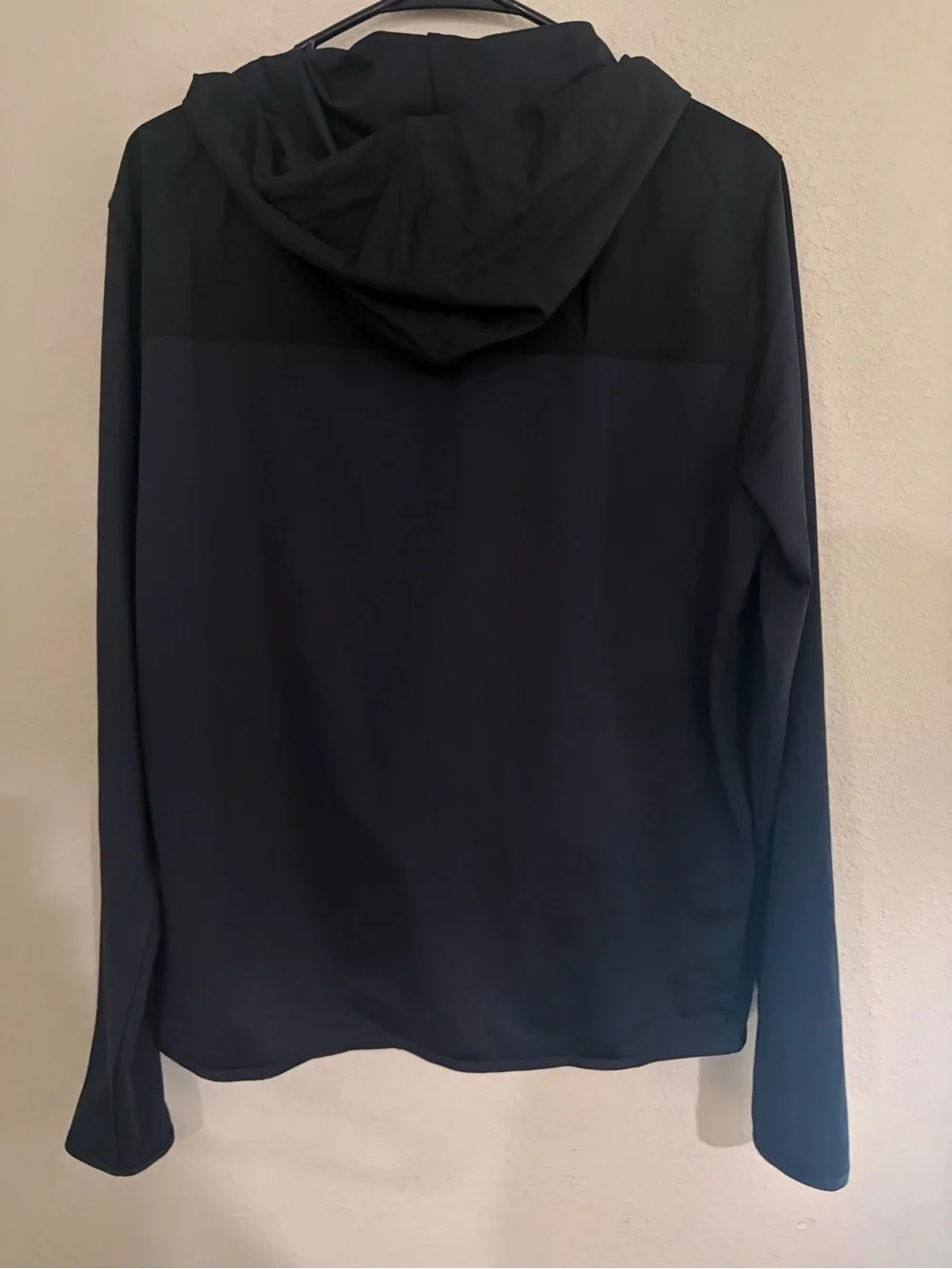 Vuori lightweight hooded